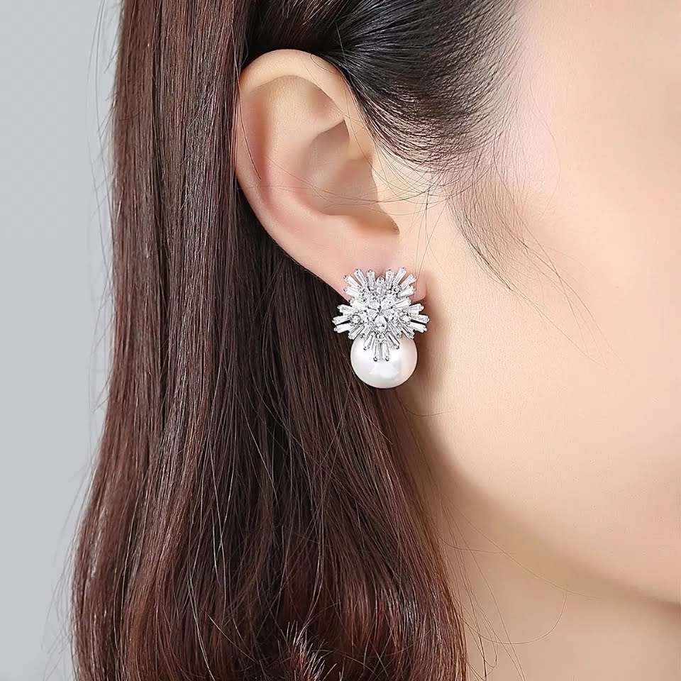 Starburst Pearl Earrings - 3 cm