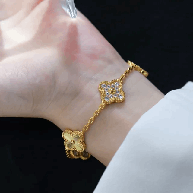 Clover Bracelet with Cz Etereo