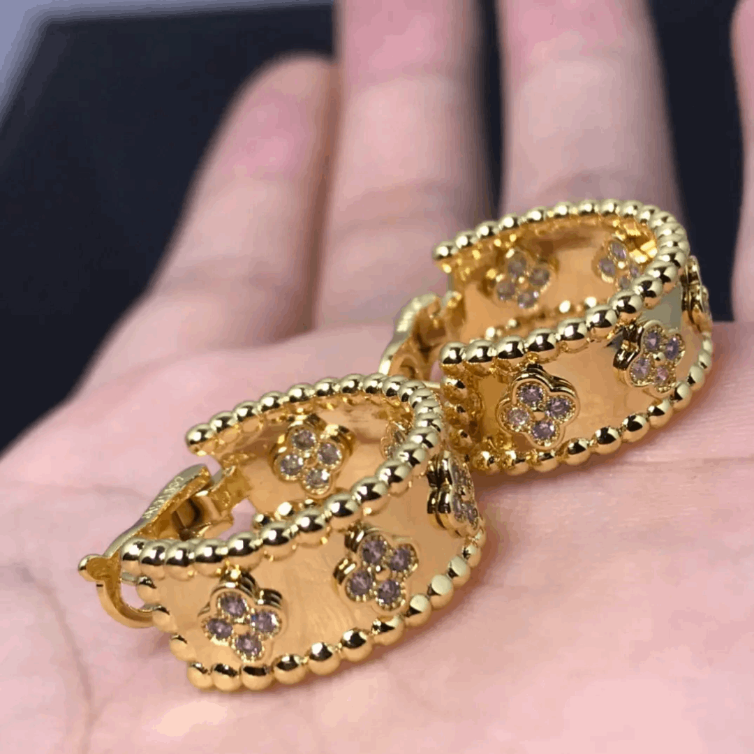 Clover Huggies Earrings Etereo Gold