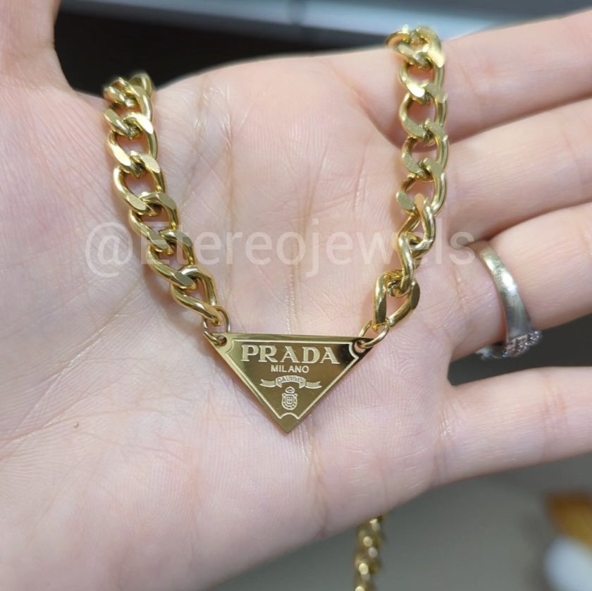P Necklace Etereo