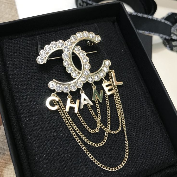 Cc Brooch Etereo Chain Tassel