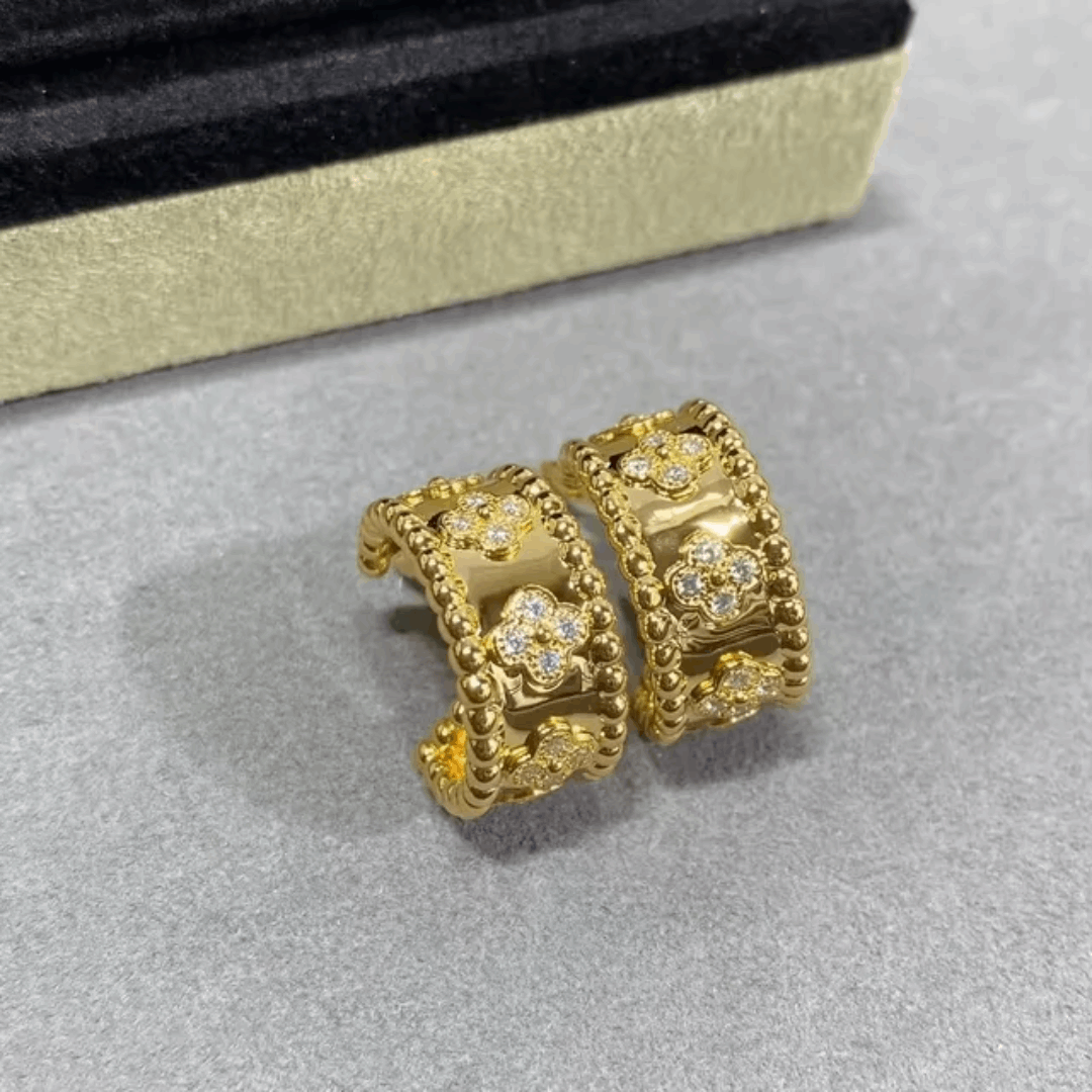 Clover Huggies Earrings Etereo Gold