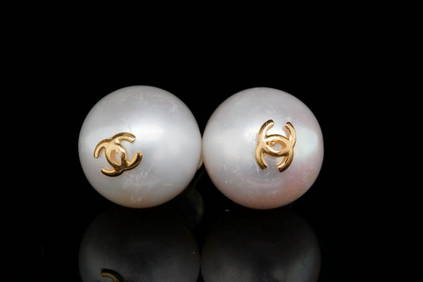 Cc Pearl Stud Earrings Etereo