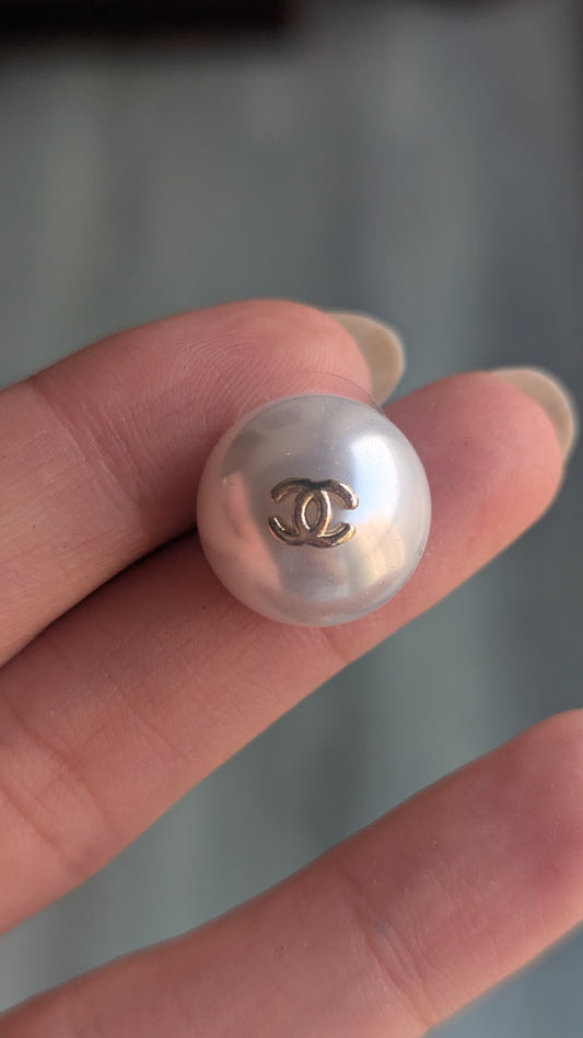 Cc Pearl Stud Earrings Etereo