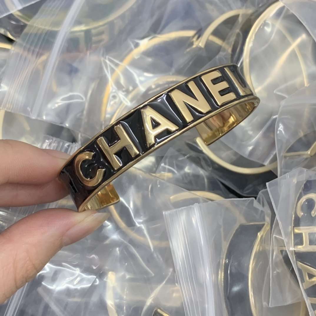 Cc Bracelet Cuff Etereo