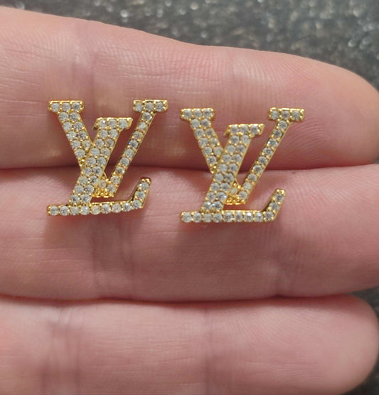 L Stud Earrings Etereo